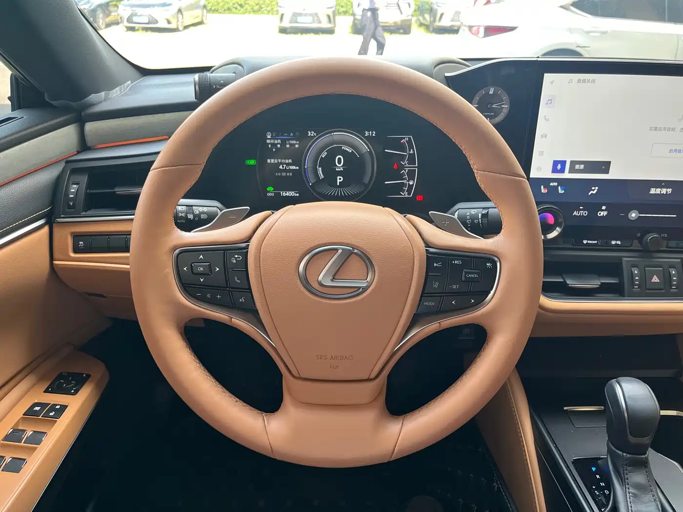 Фото 15 - Lexus ES