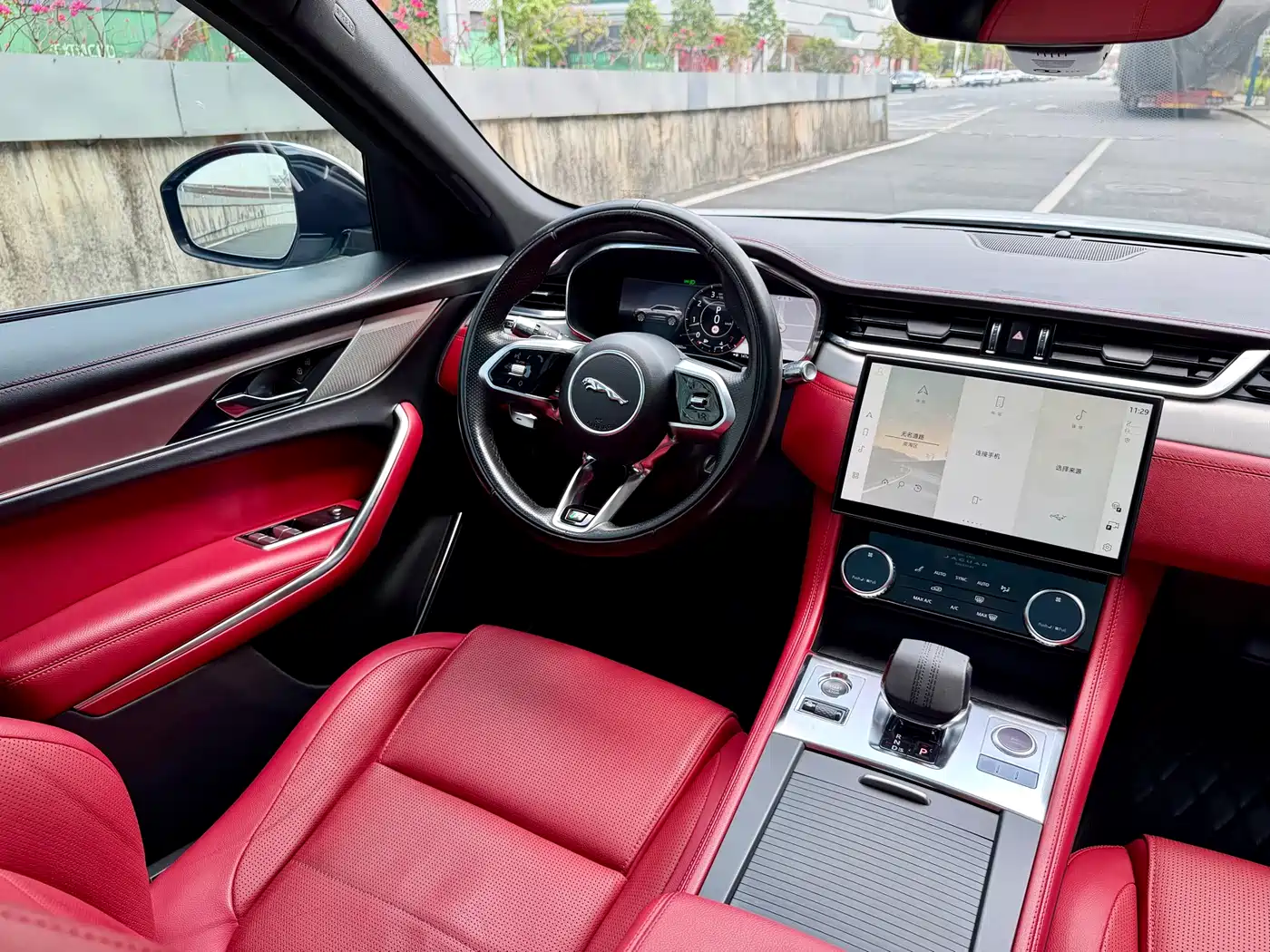 Jaguar F-PACE 2021 250PS R-Dynamic S фото 26