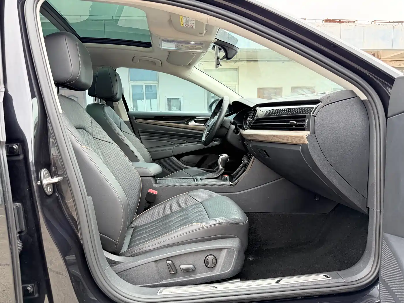 Volkswagen Passat 2019 Model 380TSI Luxury Edition China VI фото 14