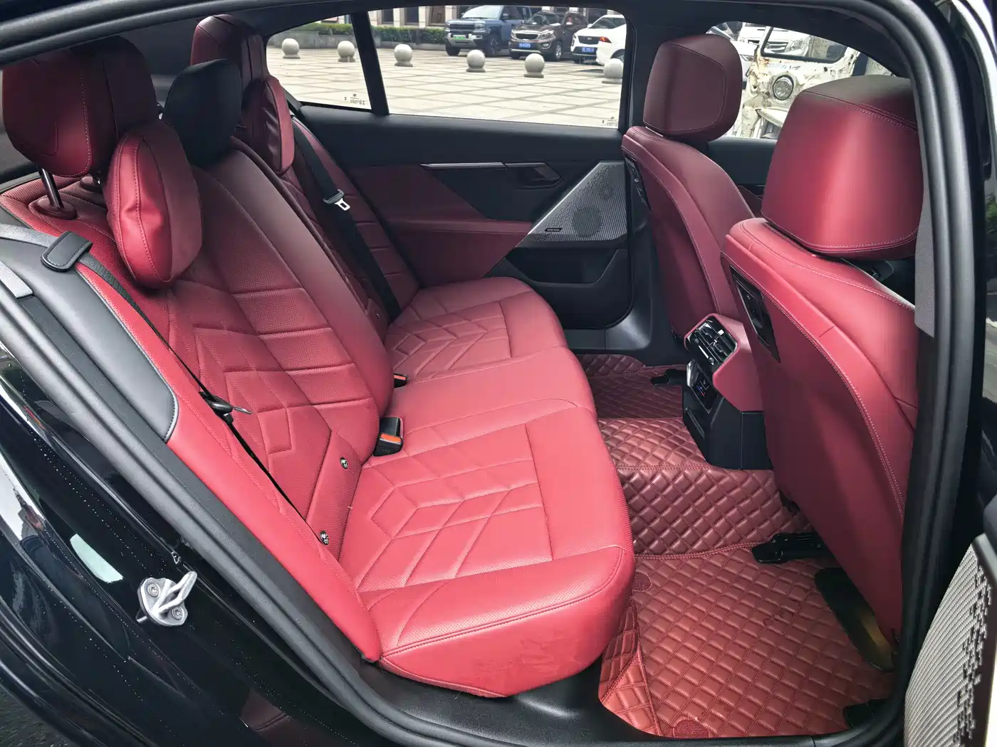 BMW 5 Series 2024 530Li Leading M Sport Package фото 13