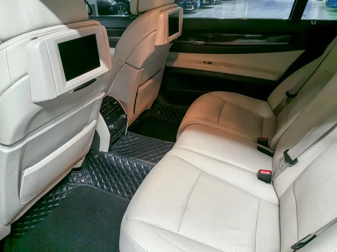 BMW 7 Series 2009 730Li Luxury фото 19
