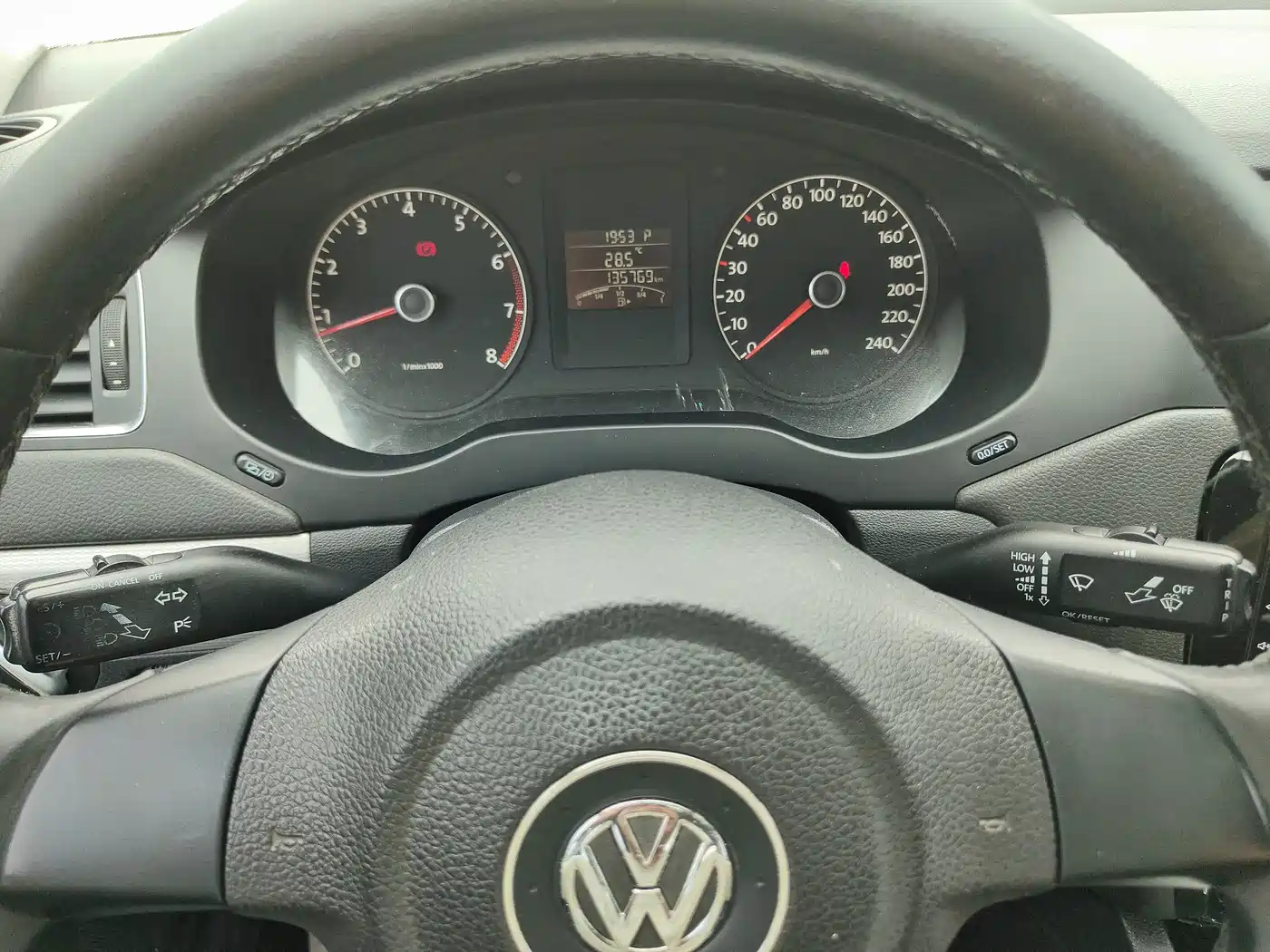 Volkswagen Sagitar 2014 1.6L Automatic Comfort фото 15