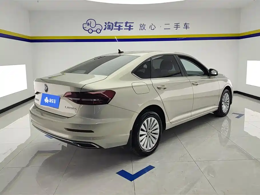 Volkswagen Lavida 2021 1.5L Auto Comfort Edition фото 3