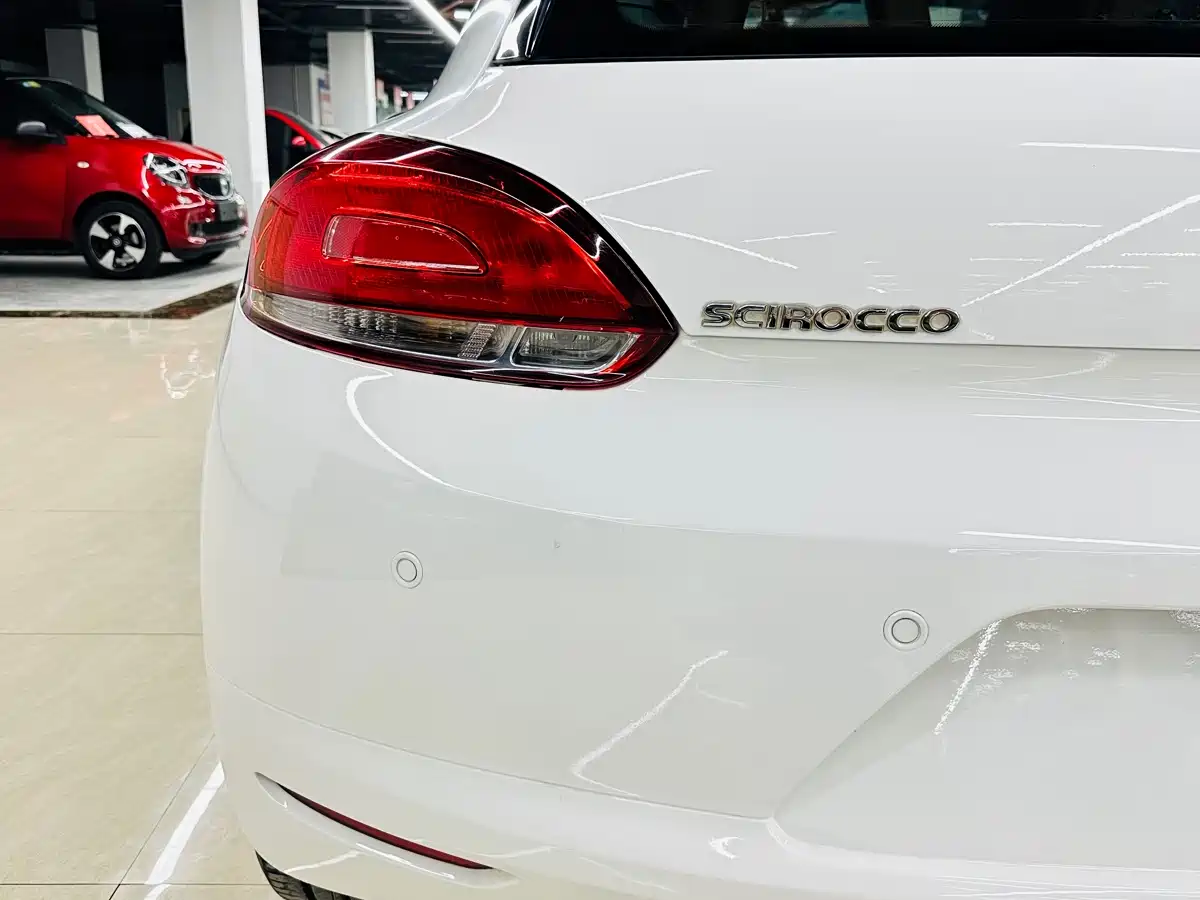 Volkswagen Scirocco 2010 2.0TSI Luxury Edition фото 14