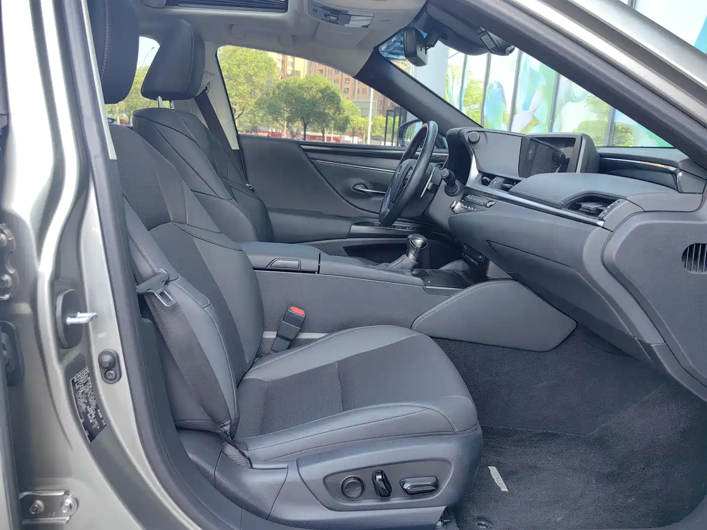 Lexus ES 2021 300h Excellence Edition фото 18