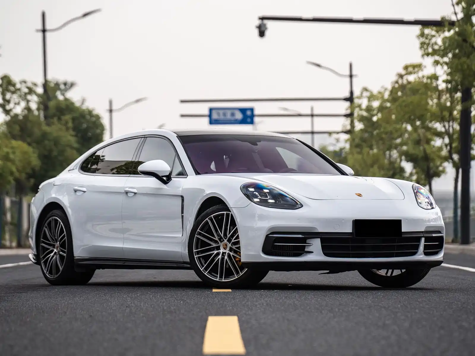 Photo 3 - Porsche Panamera