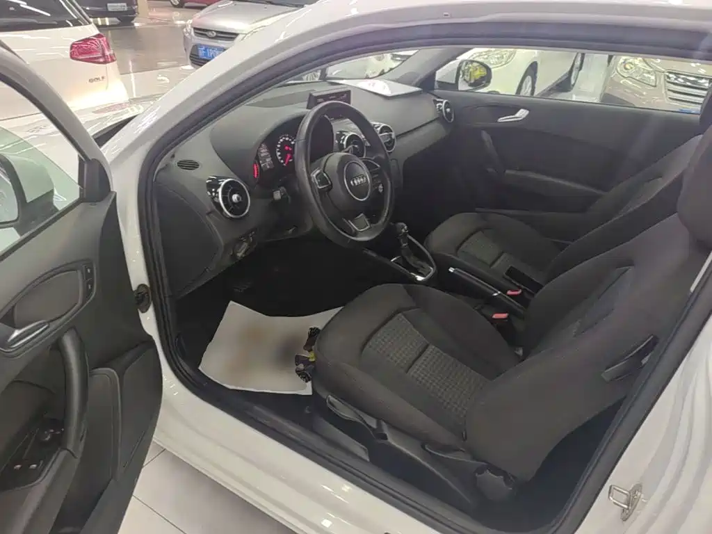 Audi A1 2015 2014 30 TFSI Fashion