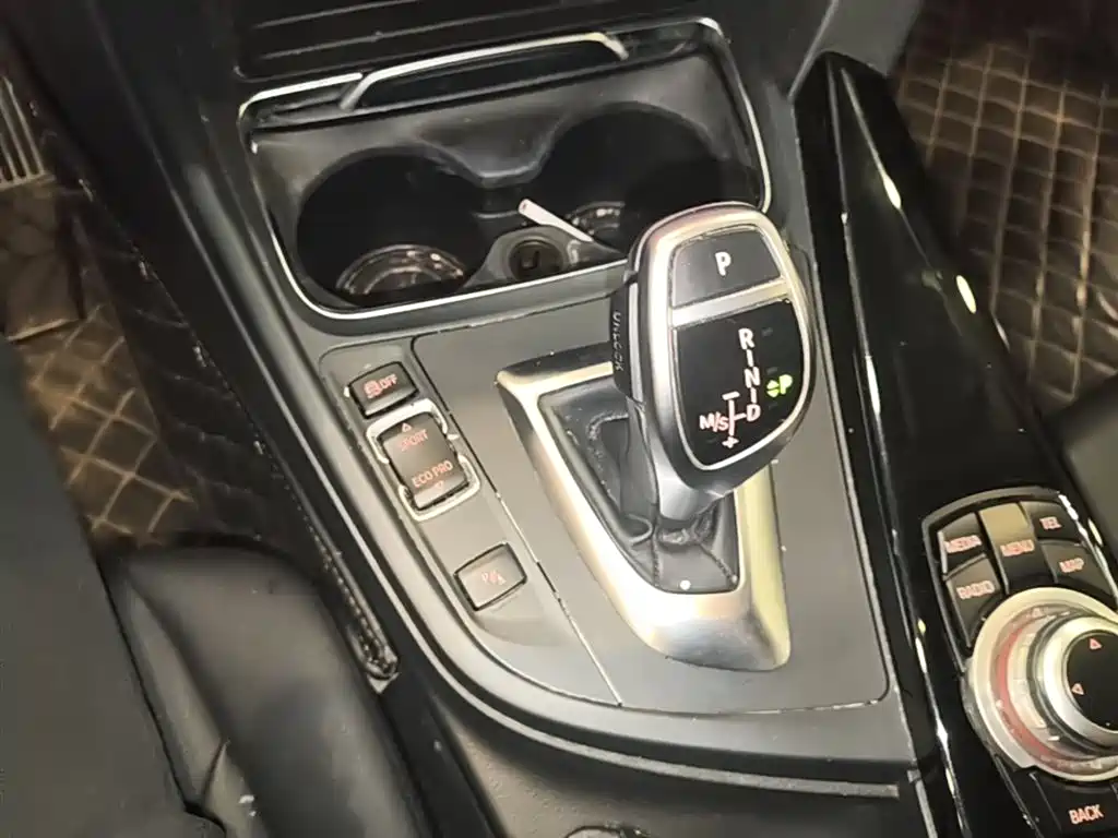 BMW 3 Series 2017 320Li M Sport фото 14