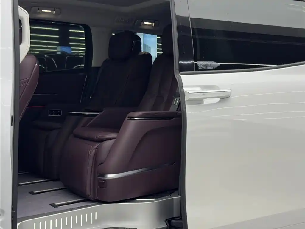Buick Century 2025 2.0T 7-Seater World Edition фото 9