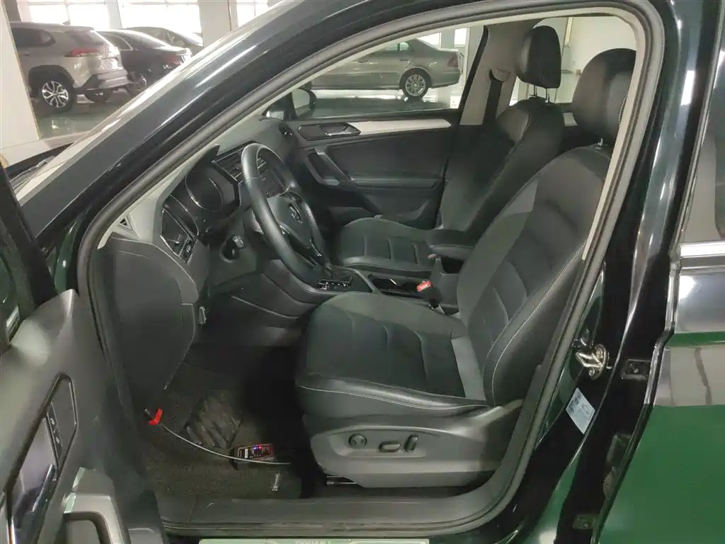 Volkswagen Tiguan L 2018 330TSI Automatic 2WD Luxury Edition фото 11