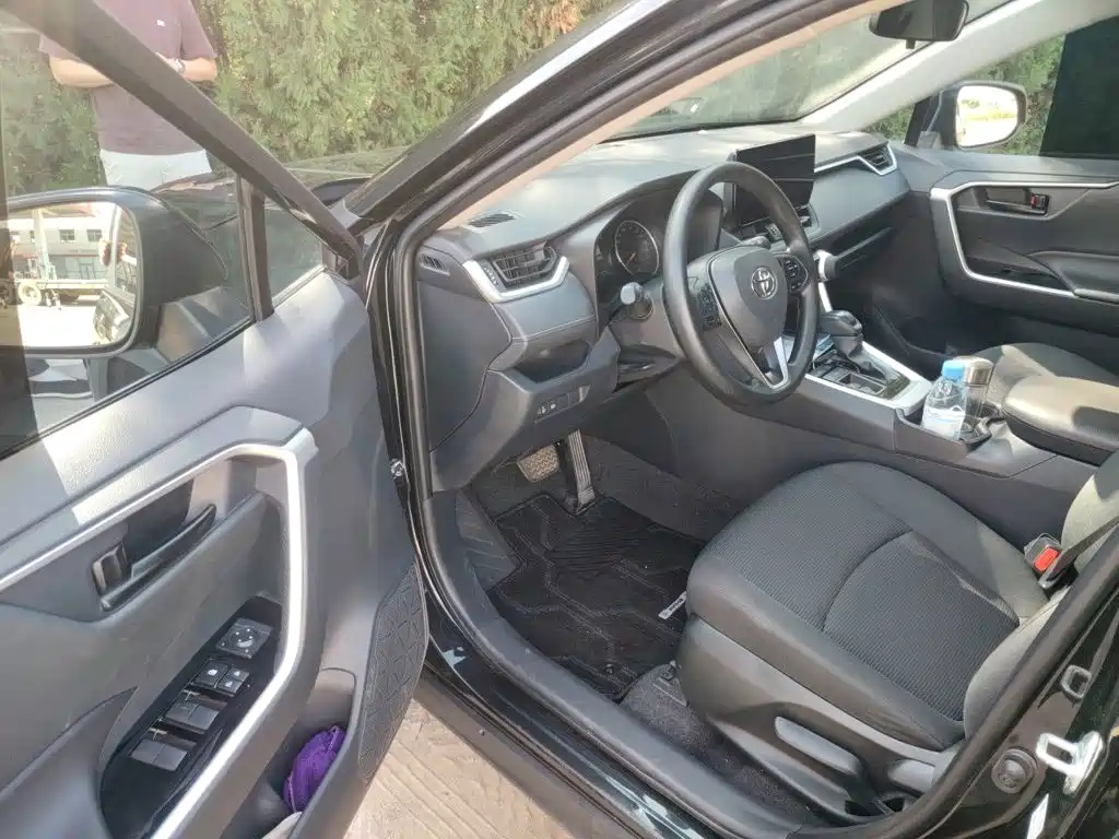 Toyota RAV4 2025 2024 2.0L CVT FWD Urban Edition