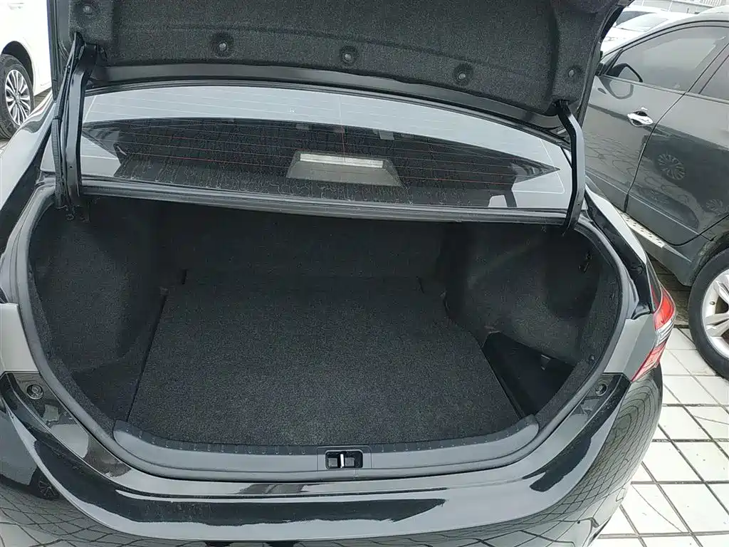 Toyota Corolla 2017 Facelift 1.2T S-CVT GL фото 15