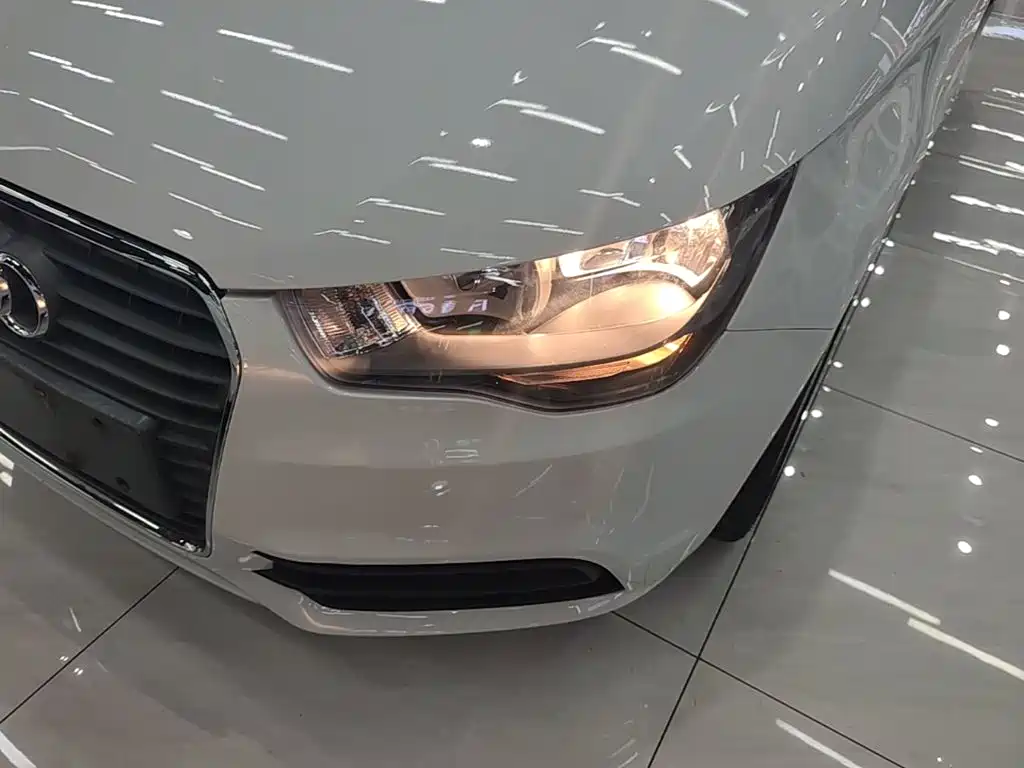 Audi A1 2015 2014 30 TFSI Fashion