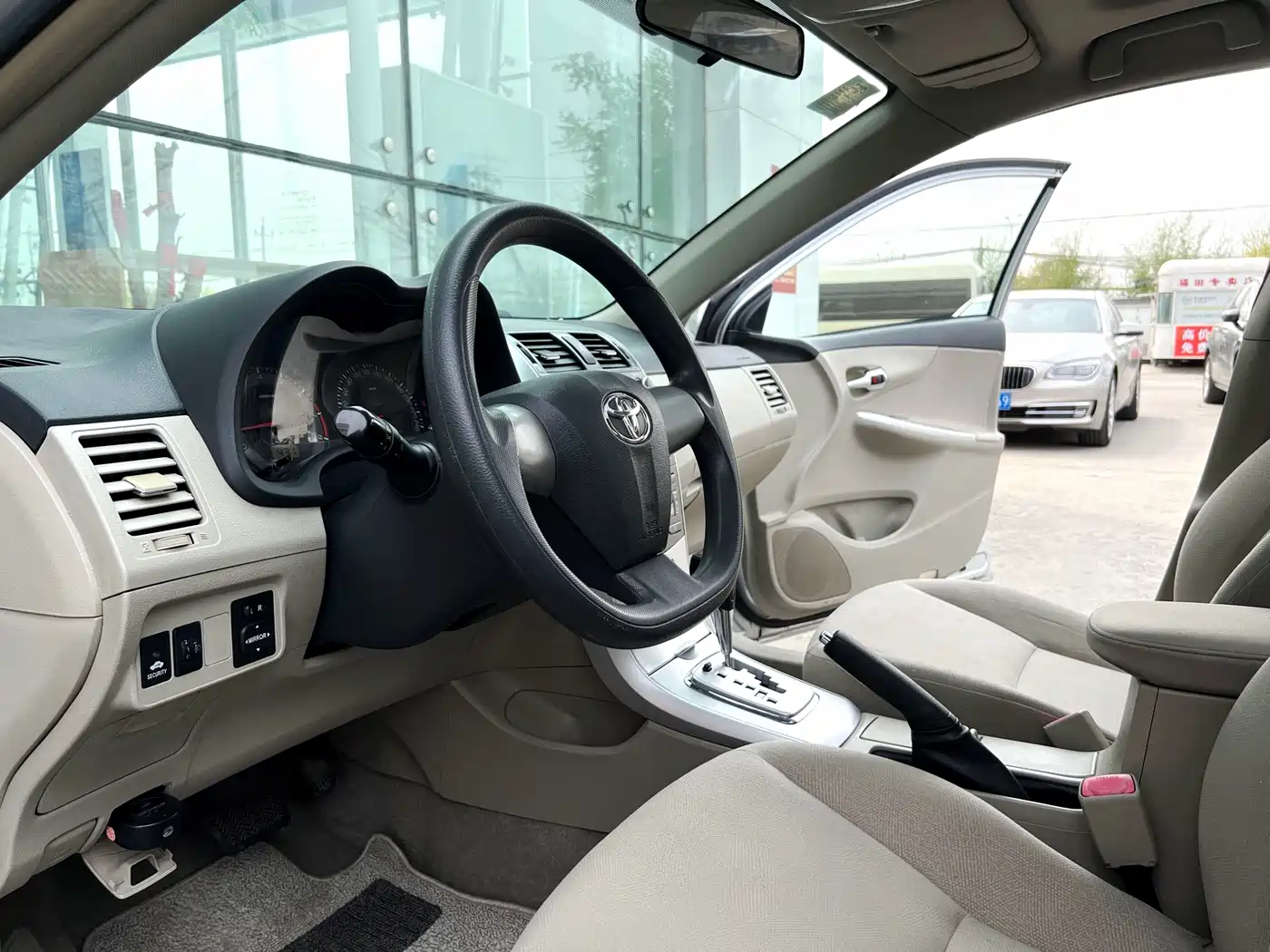 Toyota Corolla 2011 1.8L CVT GL-i фото 10