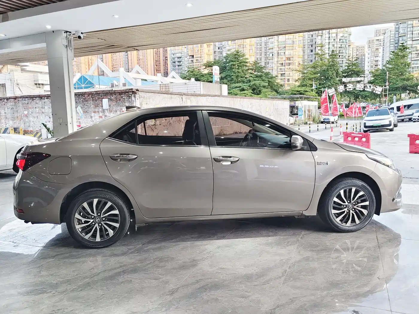 Toyota Corolla Twin Engine E+ 2020 1.8L E-CVT Comfort Edition фото 7