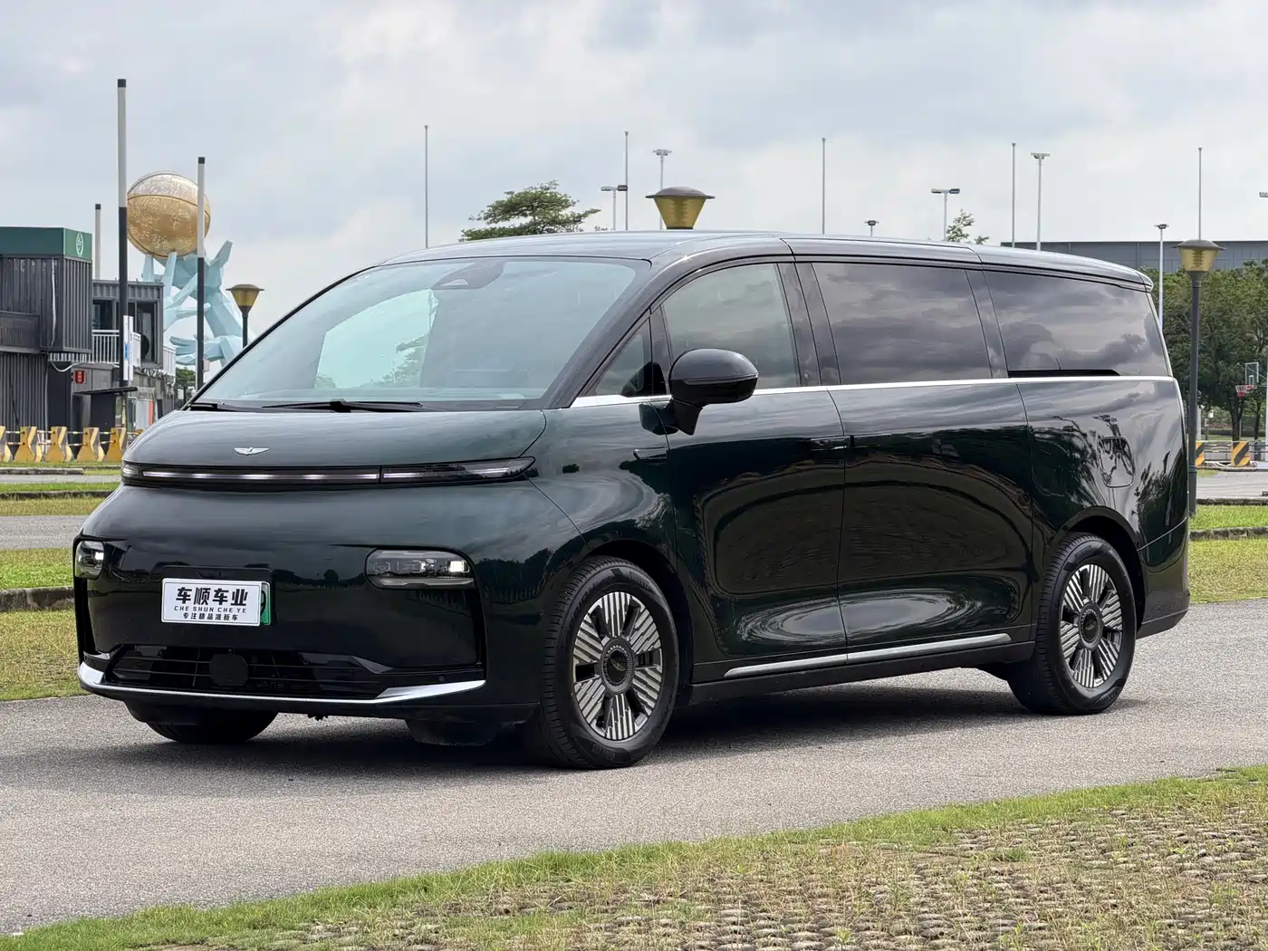  Geely Galaxy Yizhen L380 2024 140kWh 6-Seater AWD Ultra