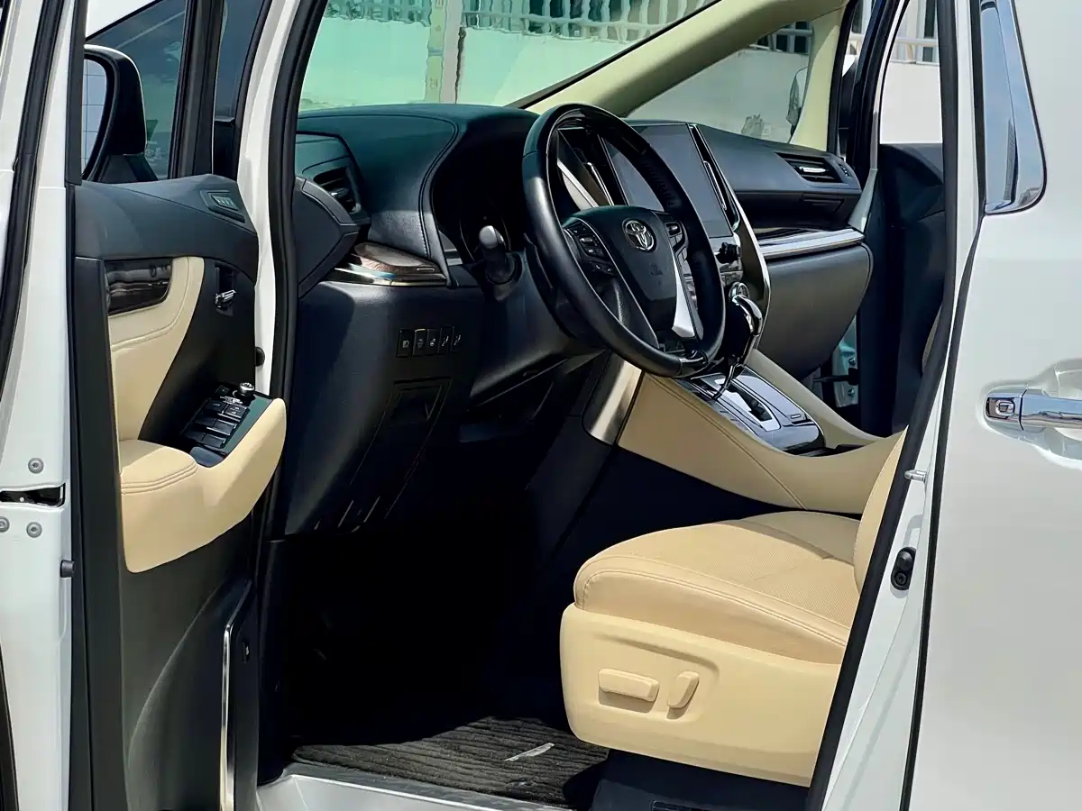 Toyota Alphard 2021 Hybrid 2.5L Premium фото 4