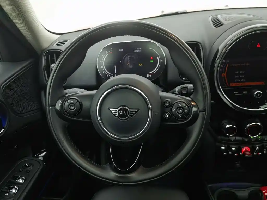 صورة 11 - MINI COUNTRYMAN