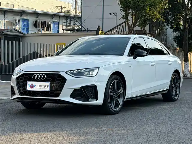 Audi A4L 40 TFSI, Люкс Драйв