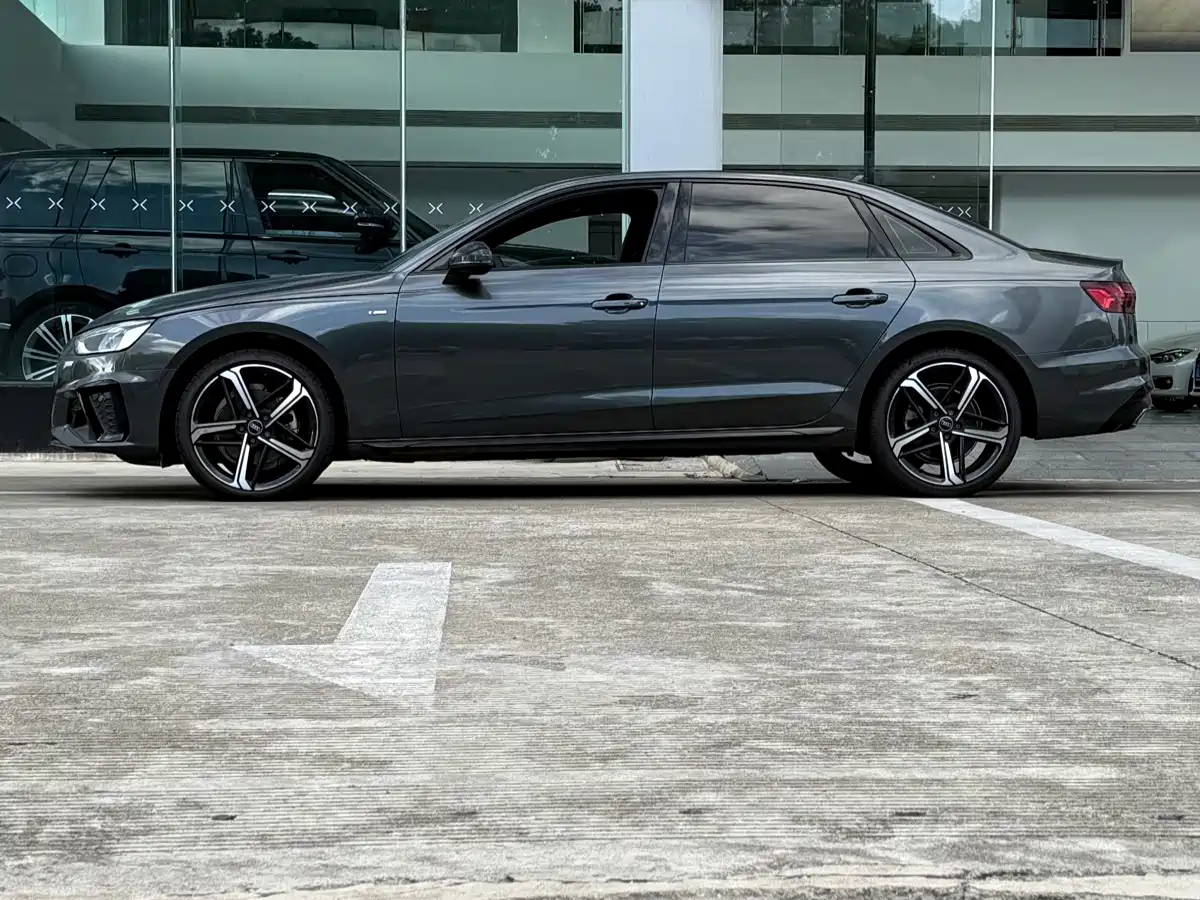 Audi A4L 2025 2024 40 TFSI Luxury Dynamic