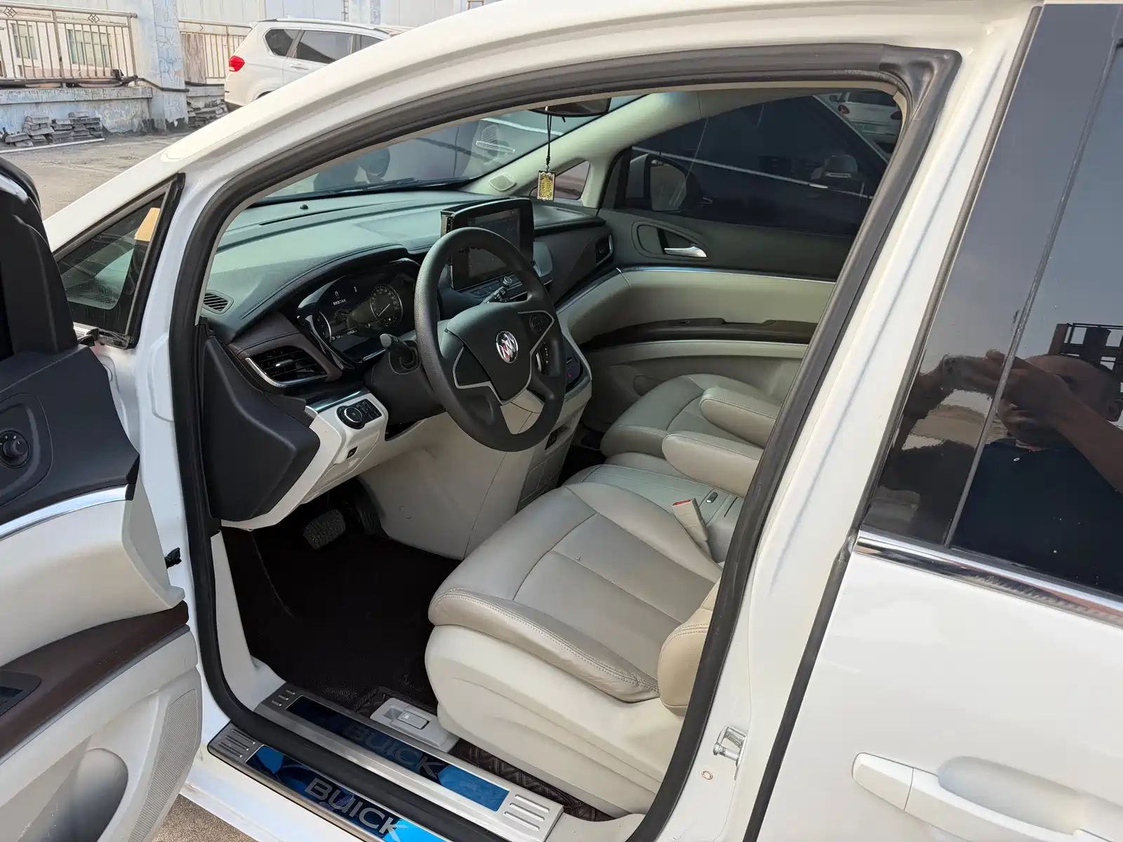 Фото 9 - Buick GL8