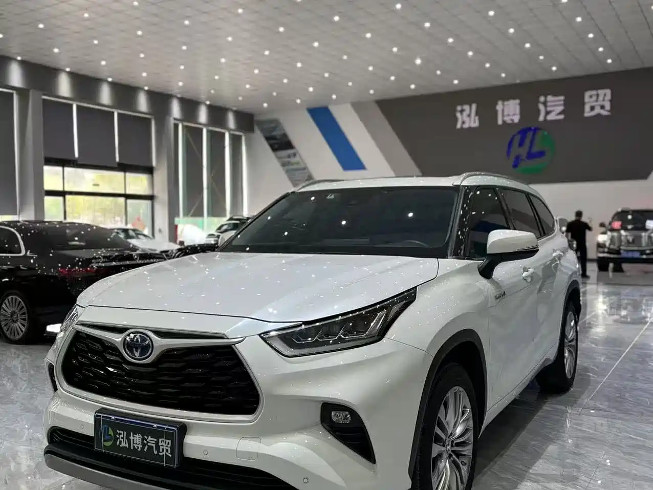 Toyota Highlander 2023 2.5L Smart Hybrid Dual Engine AWD Premium 7-Seater