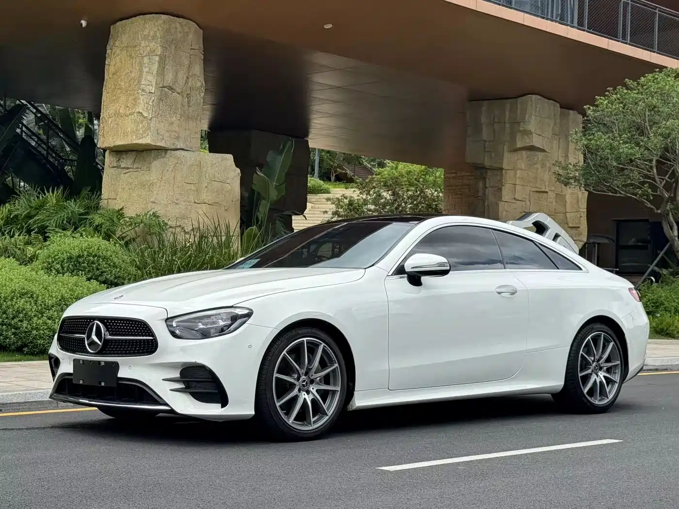 MERCEDES-BENZ E-CLASS (IMPORTED)