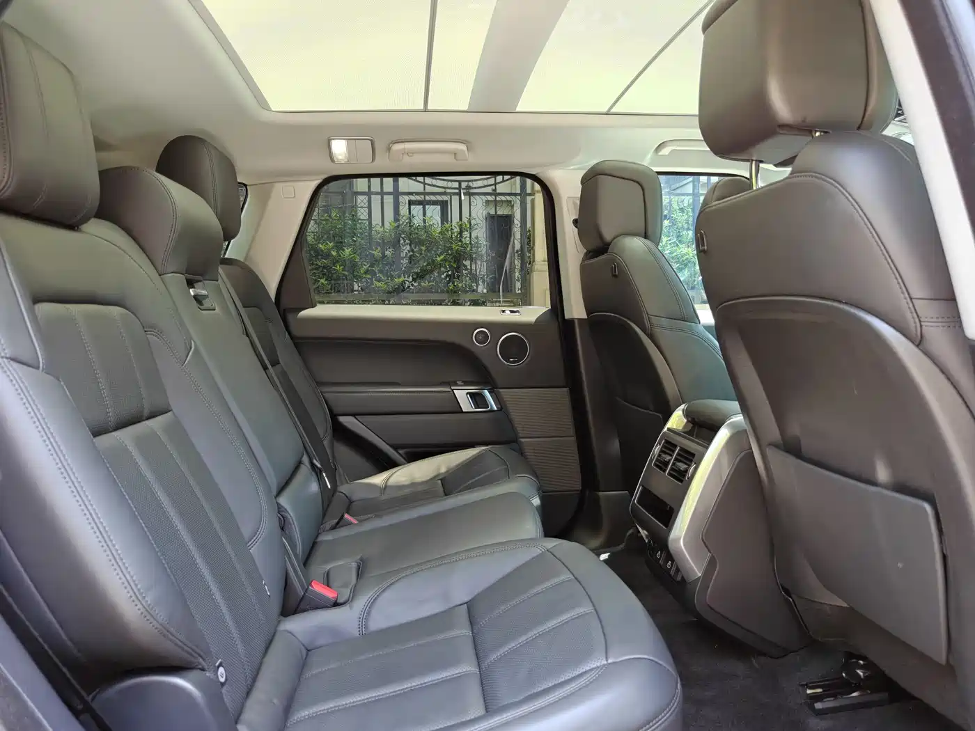 Land Rover Range Rover Sport PHEV 2022 P400e SE фото 17
