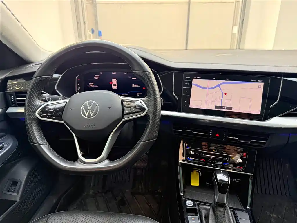 Volkswagen Passat 2022 330TSI Starlight Luxury Edition фото 21