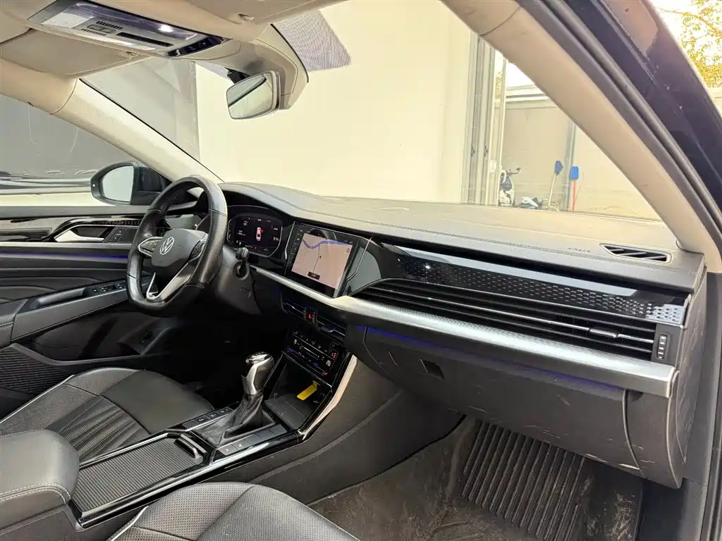 Volkswagen Passat 2022 330TSI Starlight Luxury Edition фото 15