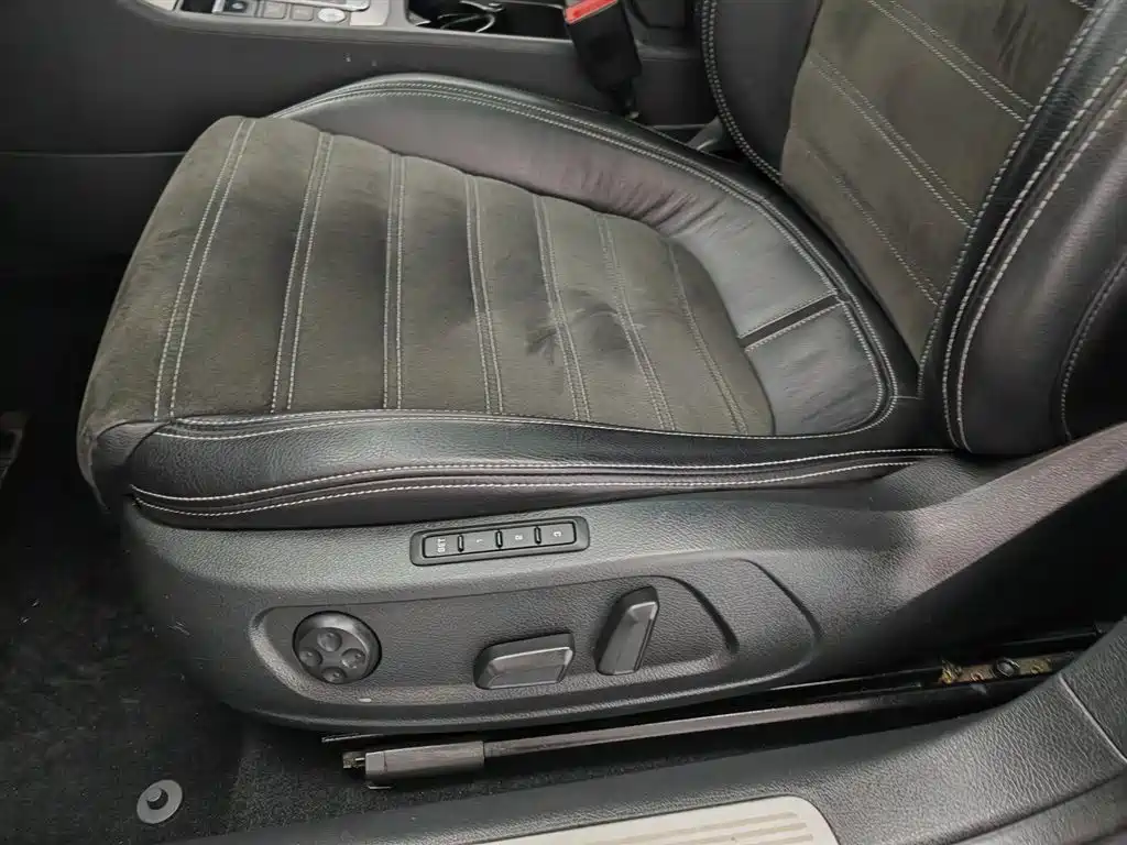 Volkswagen FAW-Volkswagen CC 2012 Model 2.0TSI Ultimate фото 20