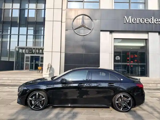 Mercedes-Benz A-Class AMG 2025 AMG A 35 L 4MATIC фото 4