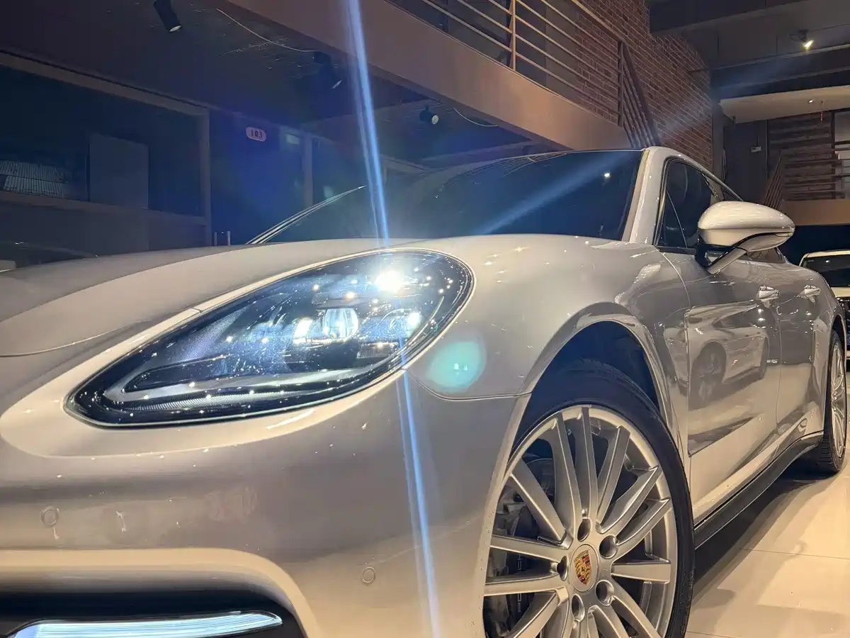 Фото 5 - Porsche Panamera