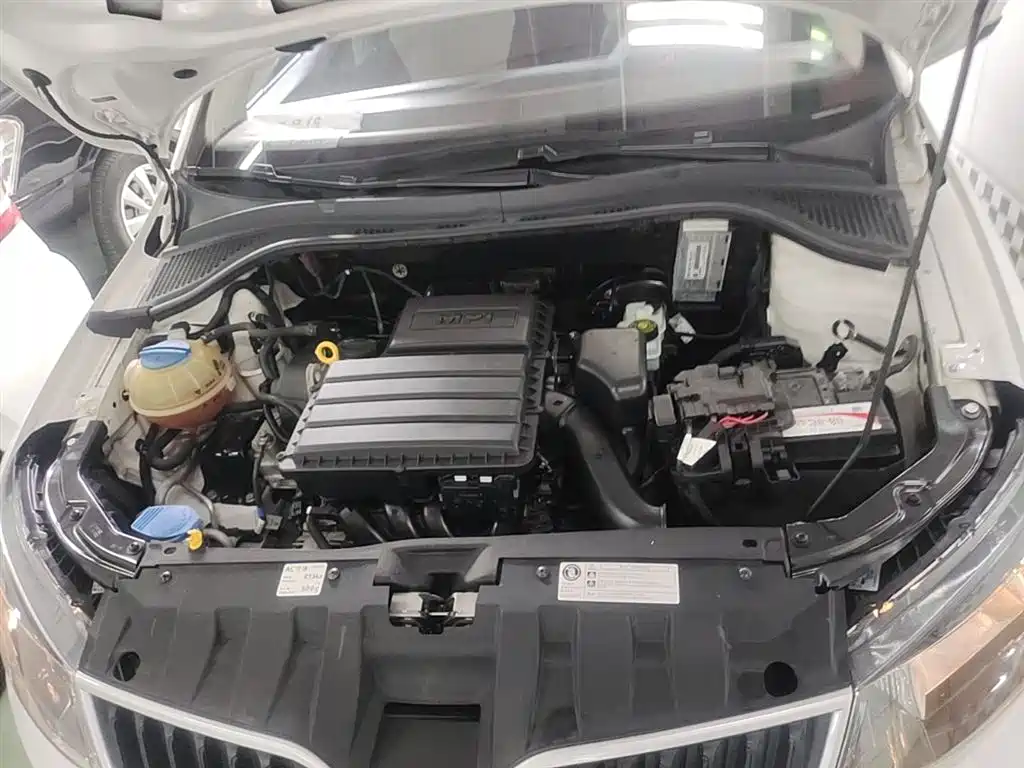 Škoda Fabia 2017 1.4L Auto Car Enjoy Edition фото 20