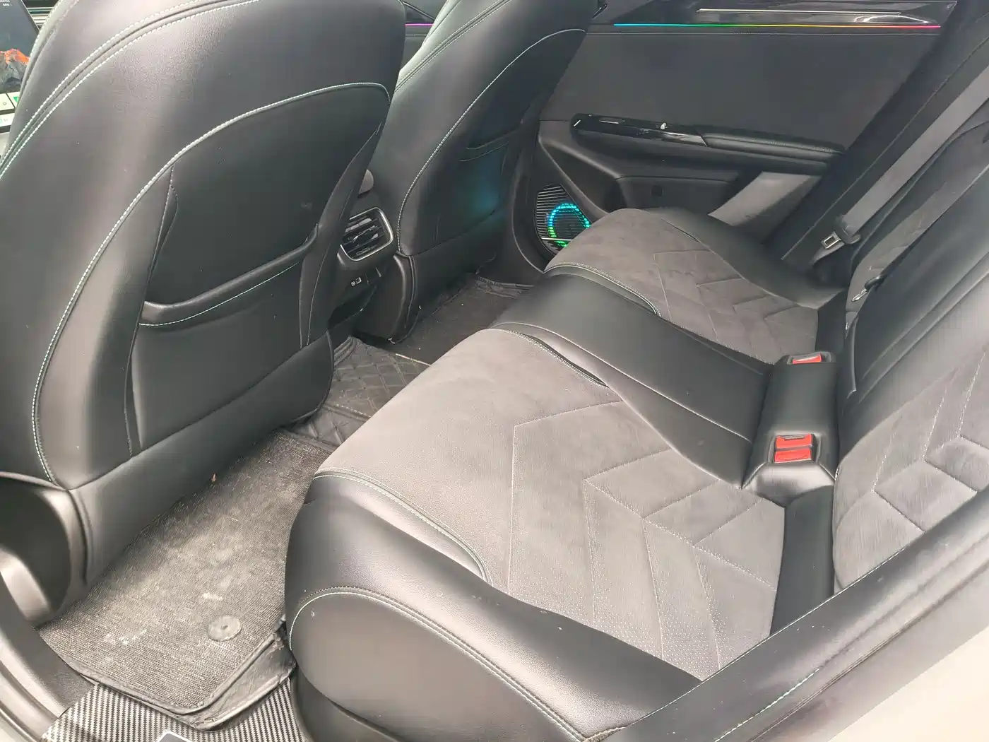 Geely Galaxy Galaxy L6 2025 EM-i 140km Voyage Edition фото 7