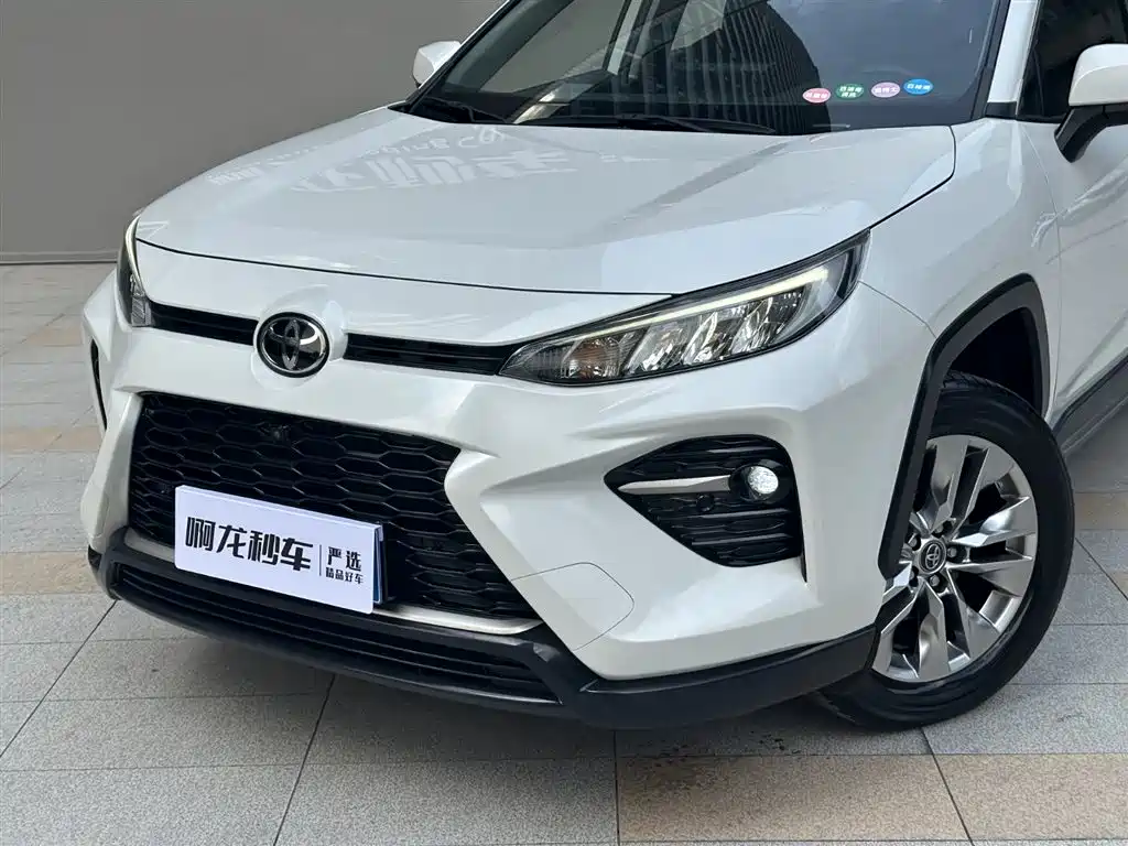 Toyota Wildlander 2022 2.0L CVT FWD Luxury PLUS Edition фото 2