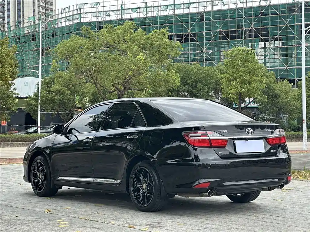 Toyota Camry 2016 2.5G 10th Anniversary Luxury Navigation Edition фото 7