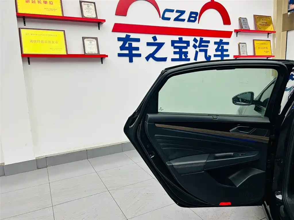 Volkswagen Passat 2019 Model 330TSI Luxury Edition China V фото 24