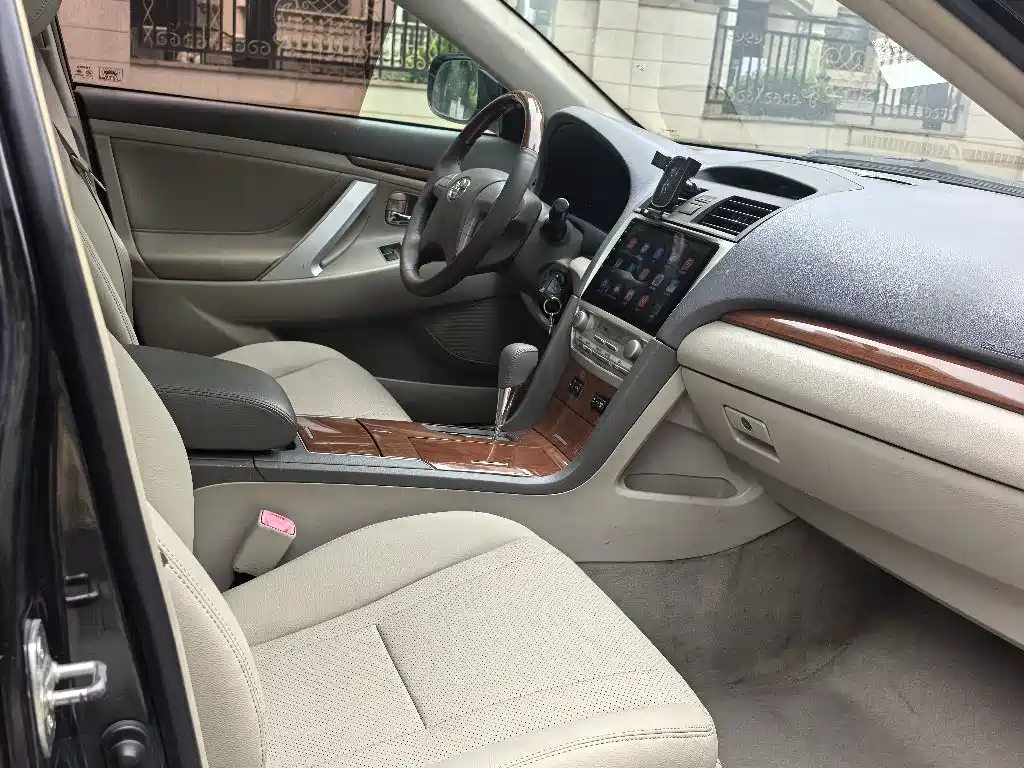 Toyota Camry 2013 200G Classic Luxury Edition фото 12