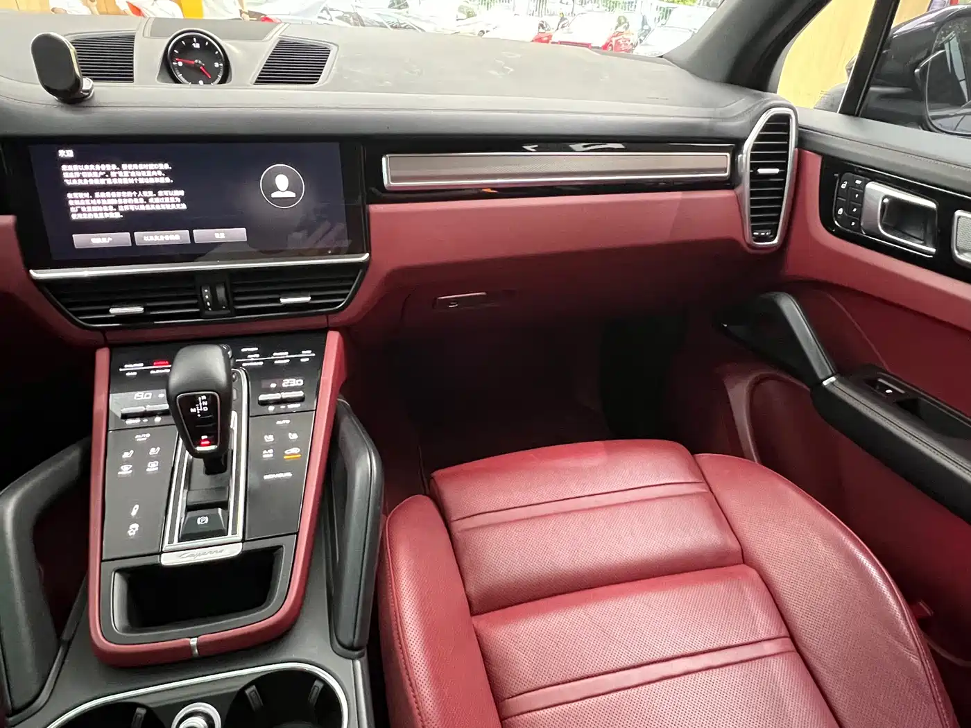 Porsche Cayenne New Energy 2023 Cayenne E-Hybrid 2.0T Platinum Edition фото 31