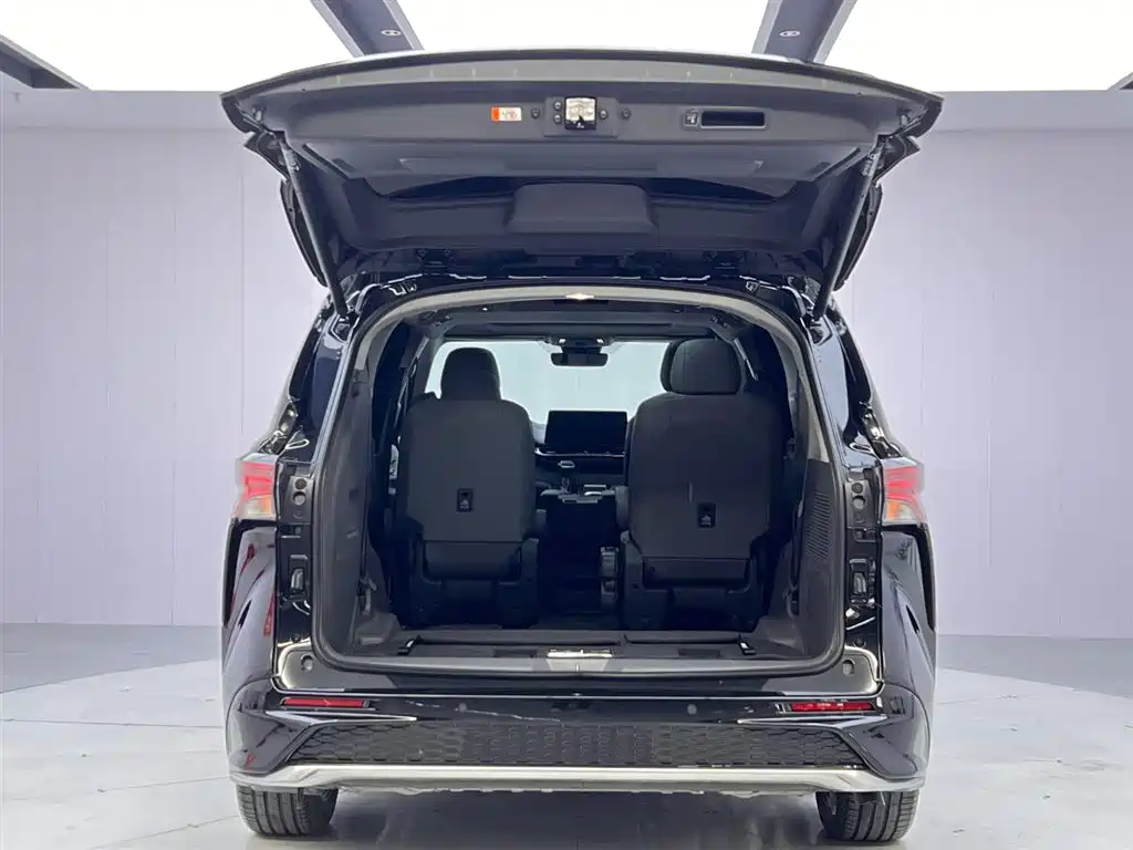 Toyota Granvia 2024 2.5L Hybrid Premium PLUS фото 9