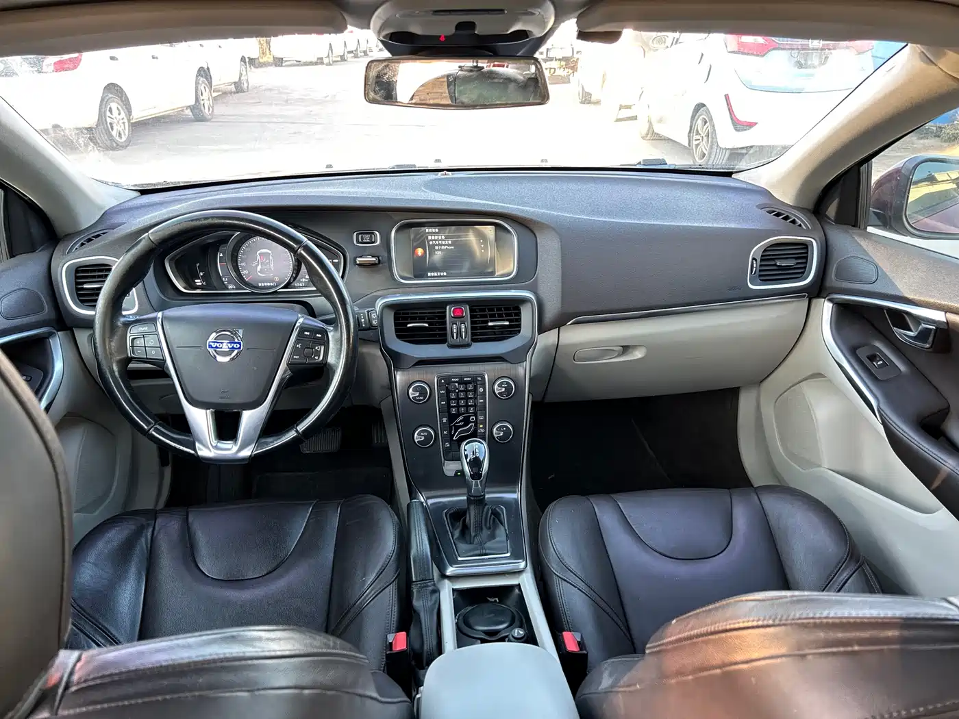 Фото 31 - Volvo V40