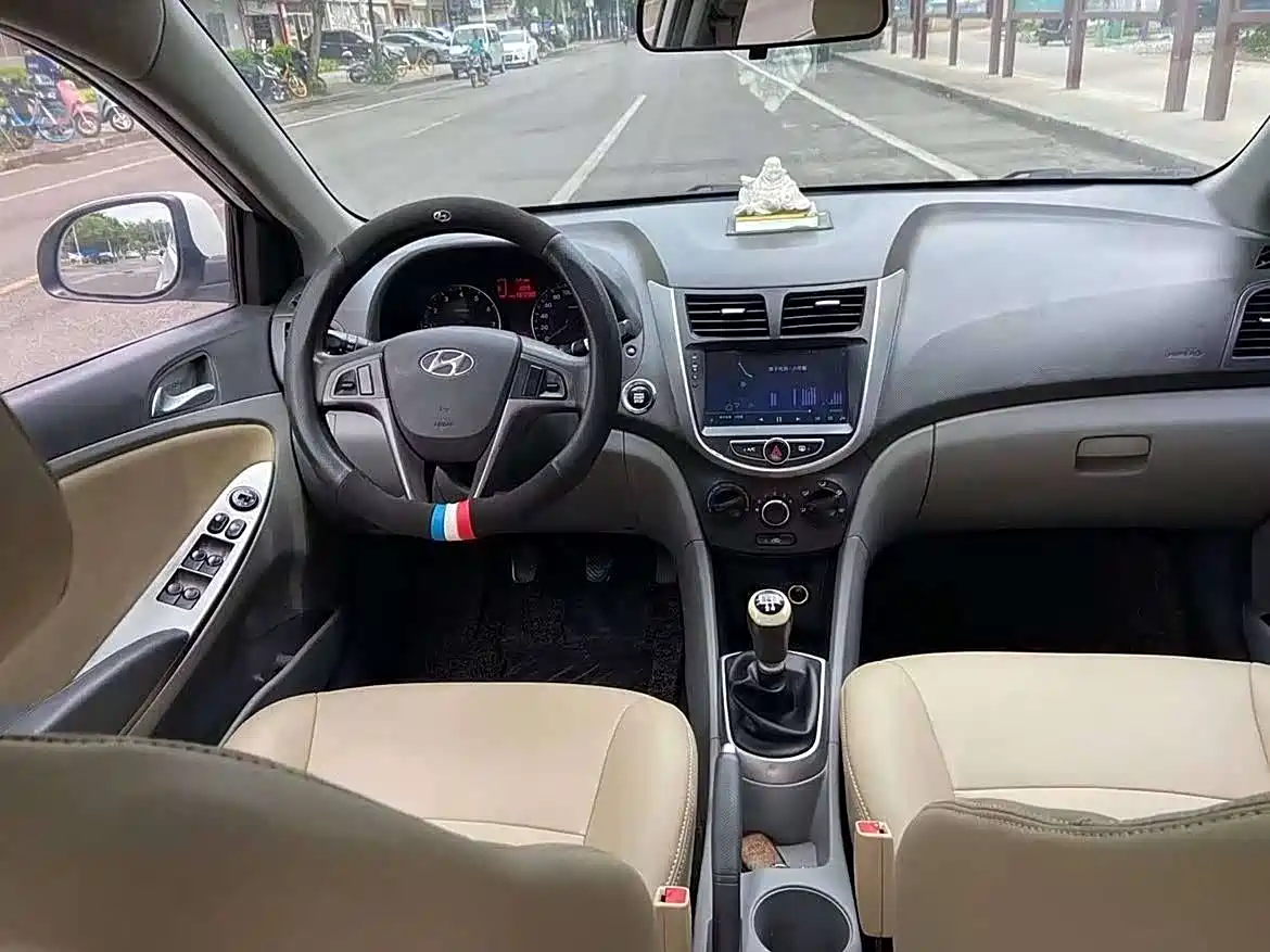 Hyundai Verna 2016 1.4L Manual Smart GLS фото 8