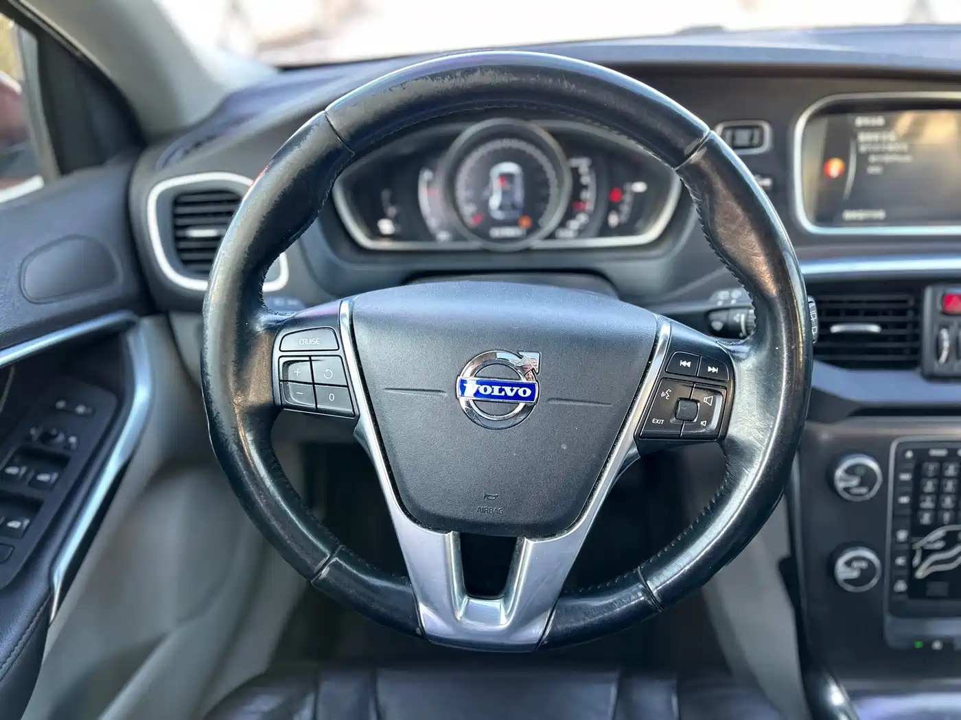 Фото 30 - Volvo V40