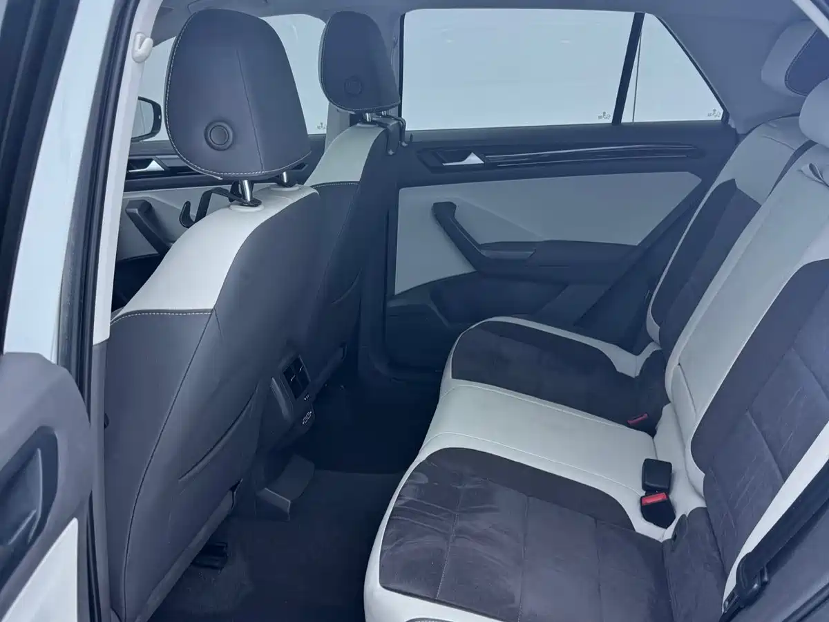 Volkswagen T-ROC 2021 Facelift 280TSI DSG 4WD Luxury Smart Connect Edition фото 11