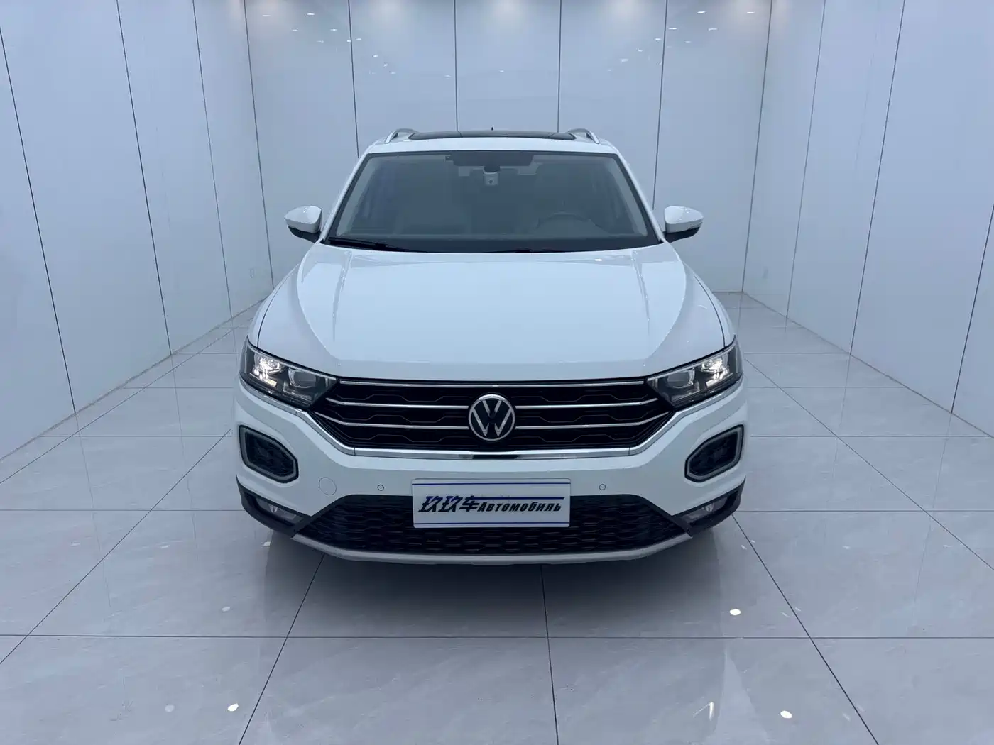 Volkswagen T-ROC 2021 Facelift 280TSI DSG 4WD Luxury Smart Connect Edition фото 2