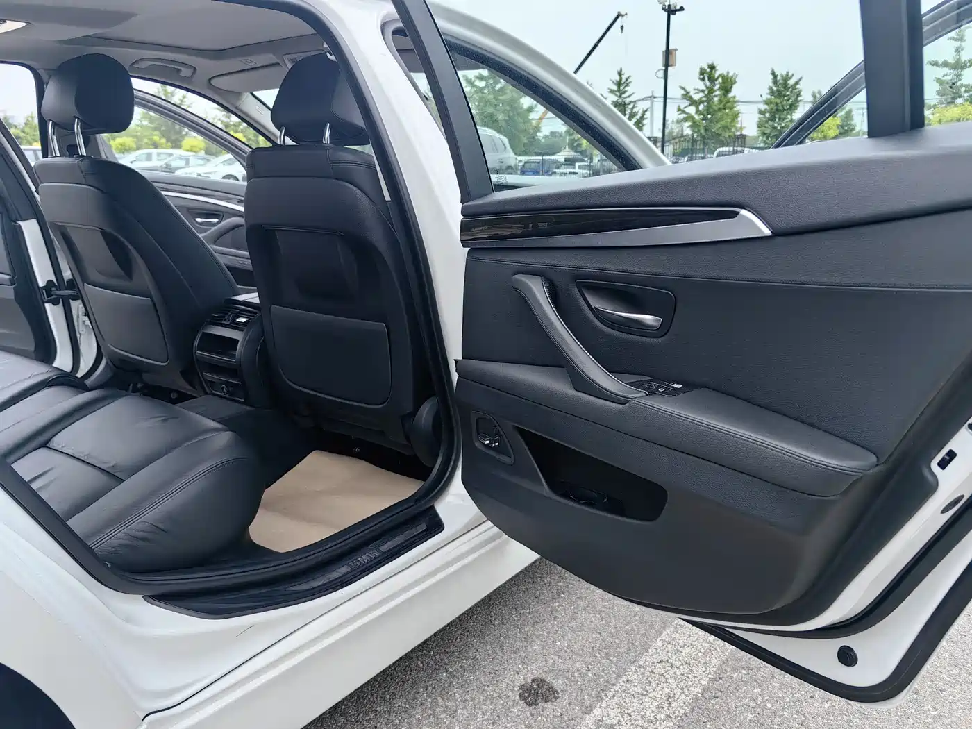 BMW 5 Series 2017 525Li Leading Edition фото 10