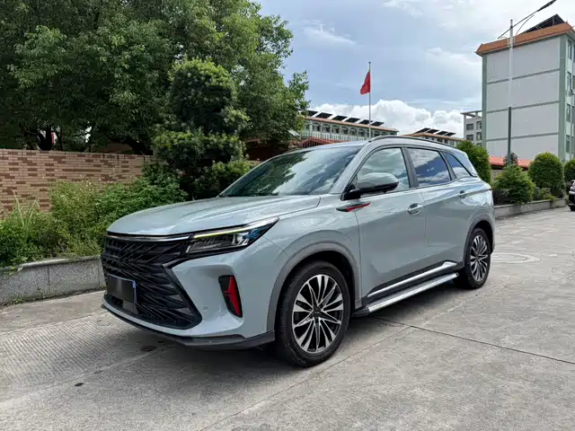  Dongfeng Fengguang Fengguang 580 2022 1.5T Auto Luxury Enjoyment Model