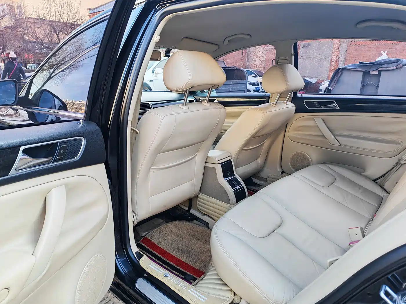 Volkswagen Passat Lingyu 2010 2009 2.0L MFI Automatic Premium