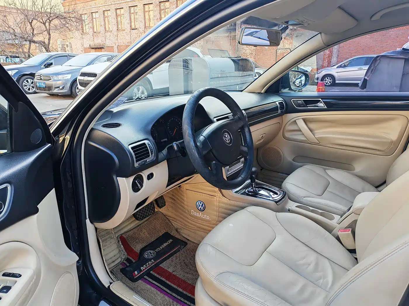 Volkswagen Passat Lingyu 2010 2009 2.0L MFI Automatic Premium